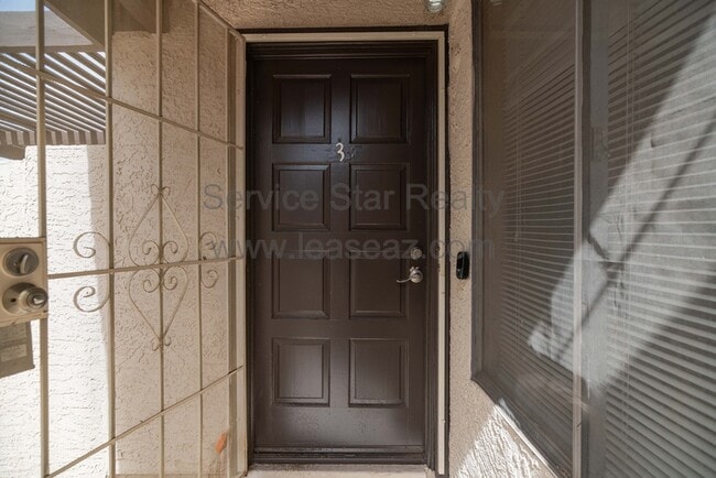 Building Photo - 2127 E 10th St