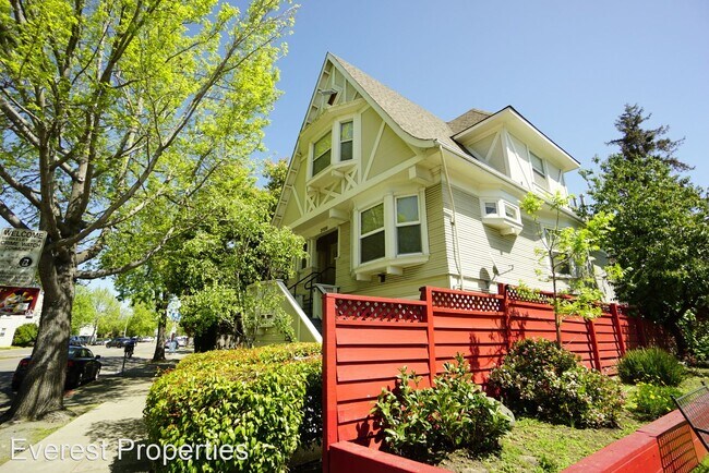 Building Photo - 3109-3111 Telegraph Ave