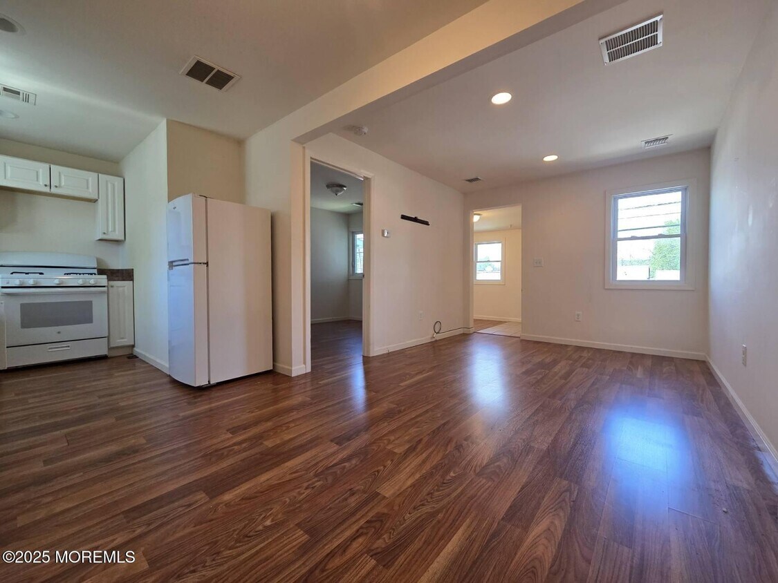 Foto principal - 98 Seeley Ave