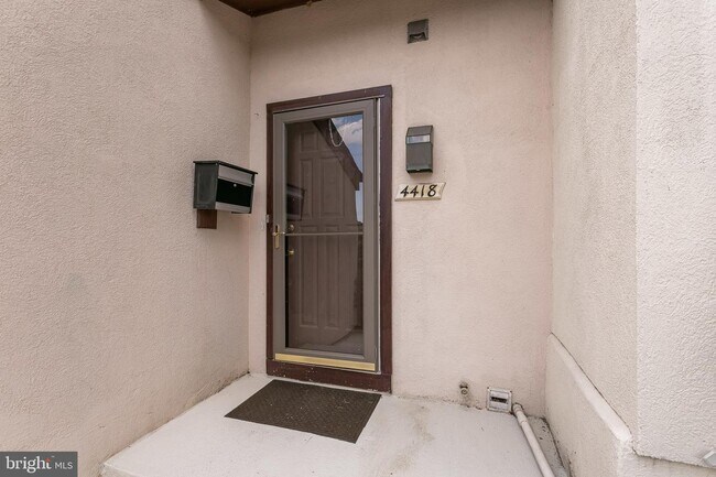 Foto del edificio - 4418 Roland Springs Dr