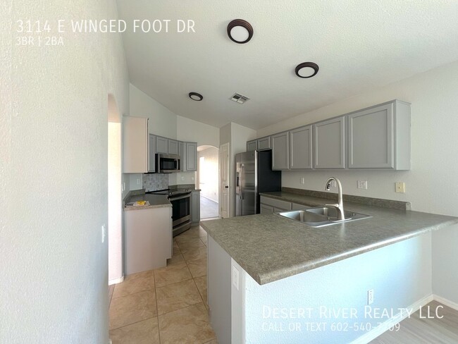 Foto del edificio - 3114 E Winged Foot Dr