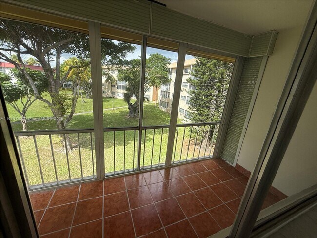 Building Photo - 1540 NE 191st St