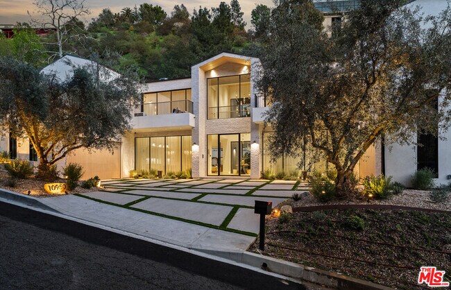 Foto del edificio - 10950 Verano Rd