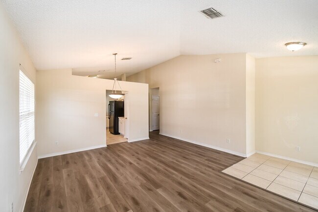 Foto del edificio - 7317 Ironside Dr E