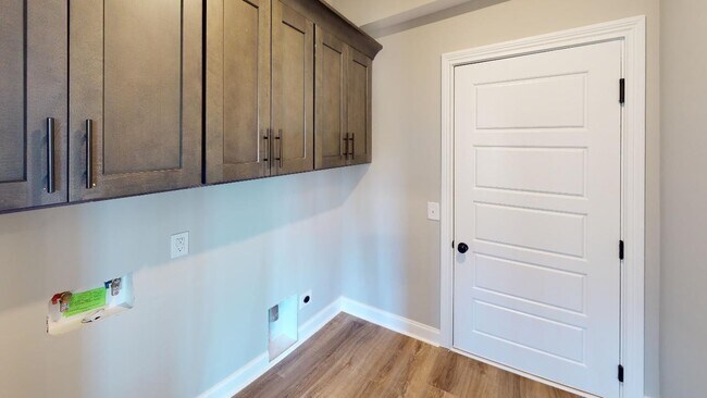 Foto del edificio - 221 Bluebell Dr