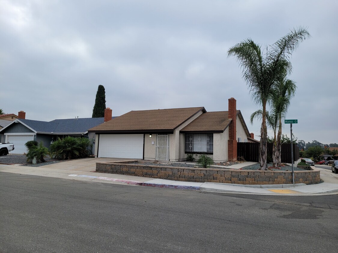 Primary Photo - 3110 Manos Dr