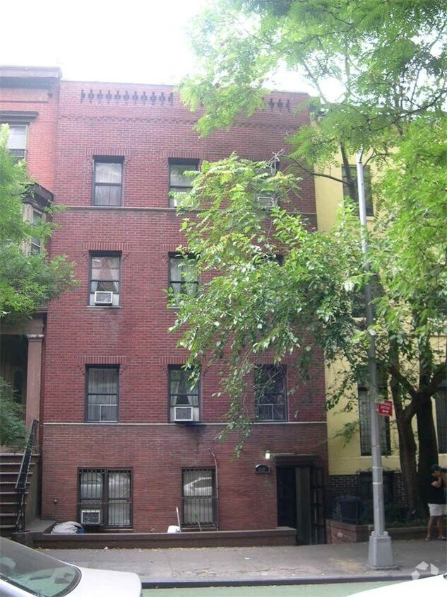 Building Photo - 148 Henry St