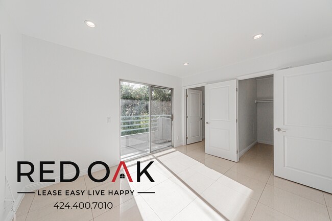 Building Photo - 3540 Fletcher Dr