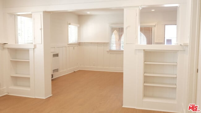 Building Photo - 843 N Coronado St