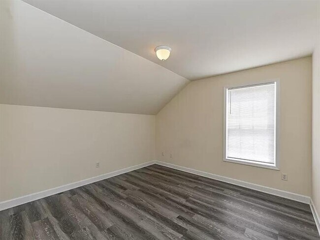 Foto del edificio - NICE BACK YARD