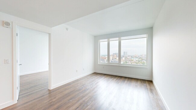 Interior Photo - Broadridge