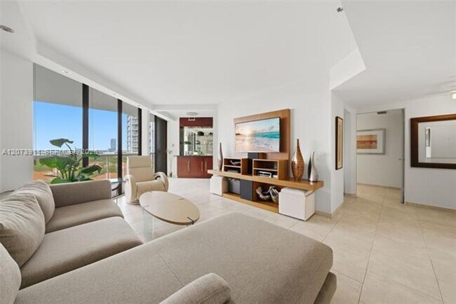 Building Photo - 3610 Yacht Club Dr