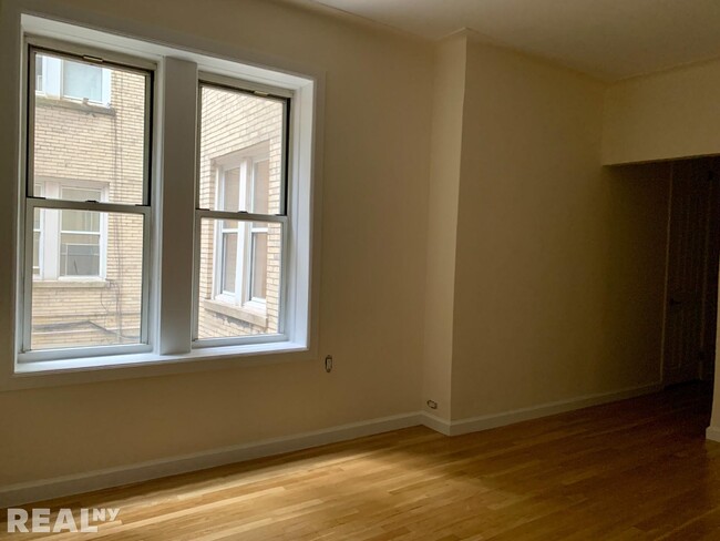 Building Photo - 117 W 13th St