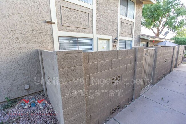 Building Photo - 1231 N Granite Reef Rd