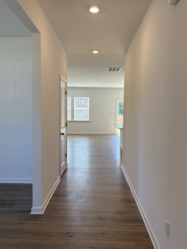 Building Photo - 212 Paisley Way