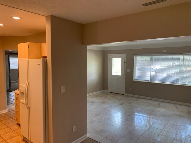 Building Photo - 3 Bed, 2 Bath Home for Rent in Northeast St. Pete
