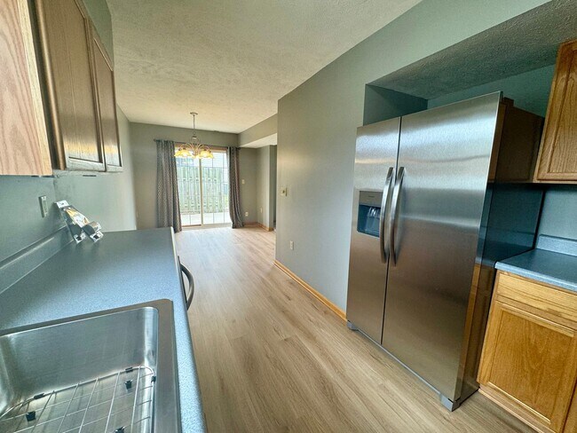 Foto del edificio - 3 bed 2 bath ZERO entry townhouse in Capitol Beach
