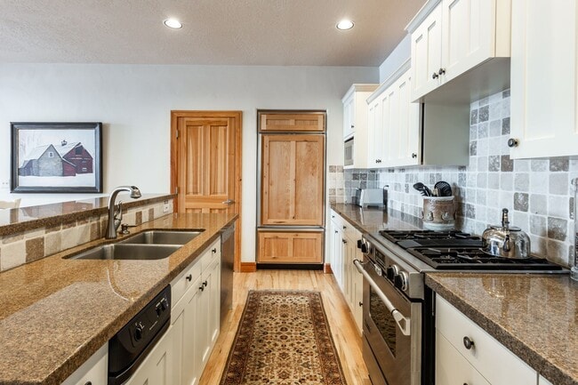 Building Photo - 16 Gallivan Ct