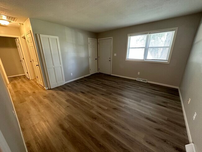Building Photo - 812 Wix Ln