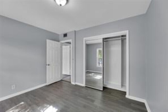 Foto del edificio - 2151 NE 68th St