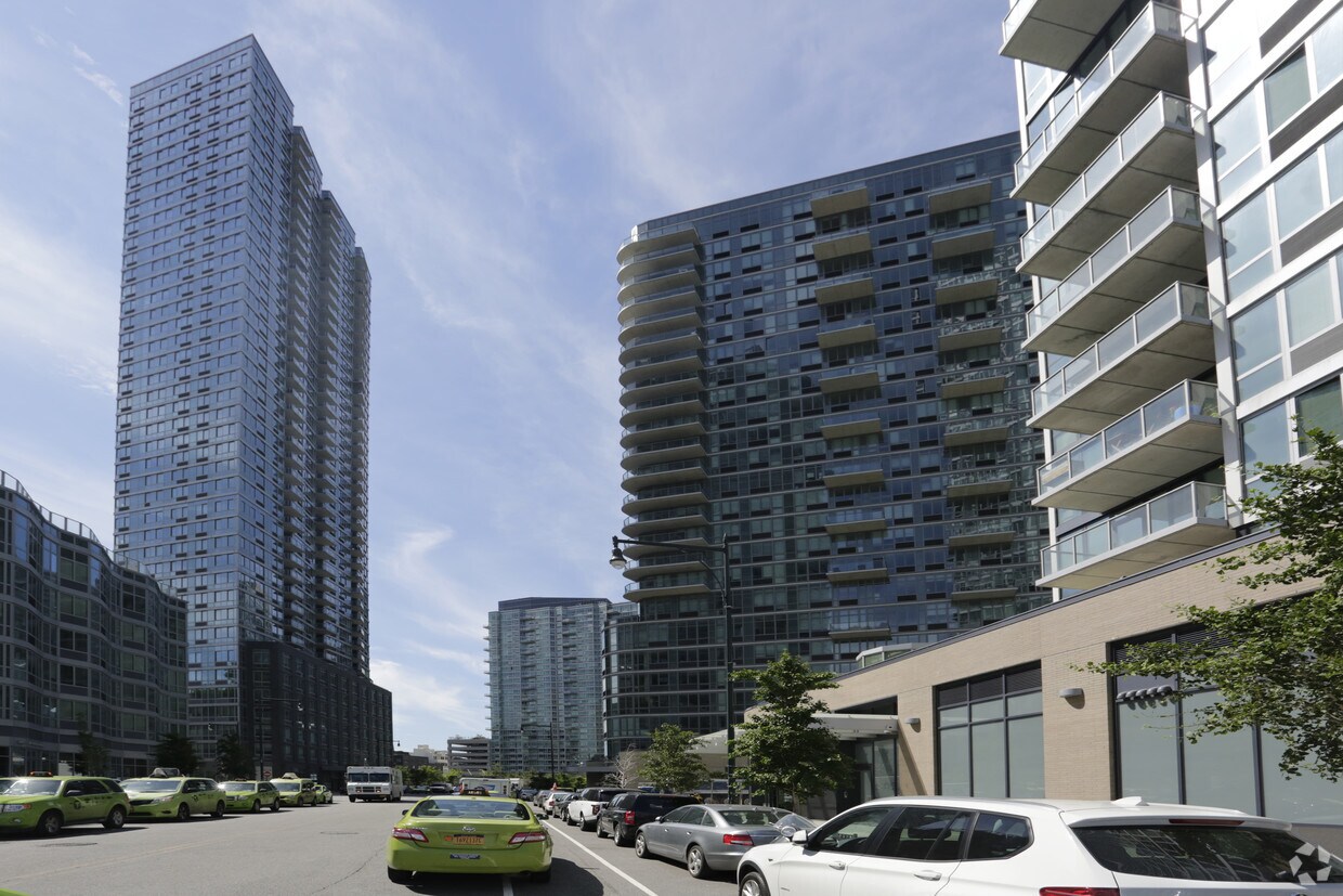 Building Photo - Hunter's Point South - Parcel G