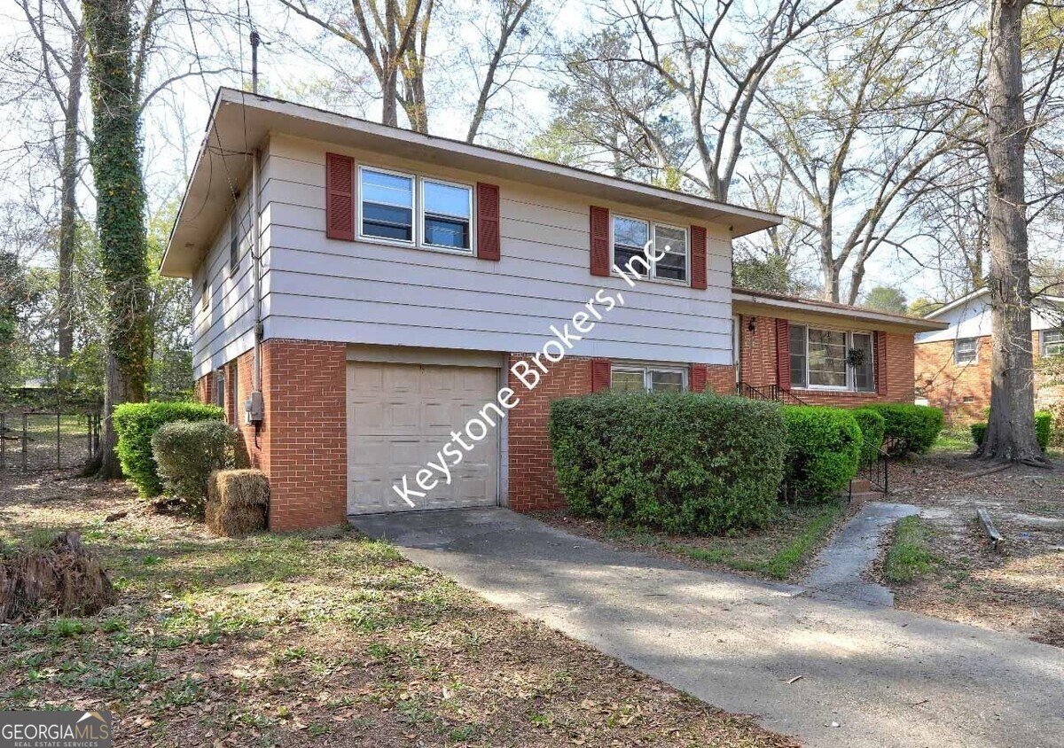 Foto principal - 4455 Fairfax Dr
