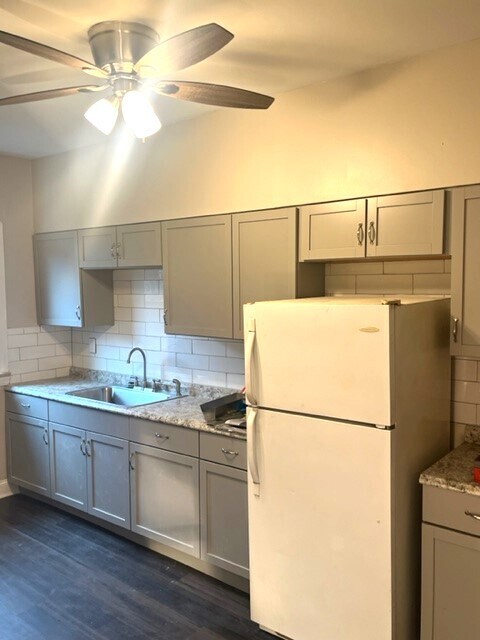 Building Photo - 35 Alexis St