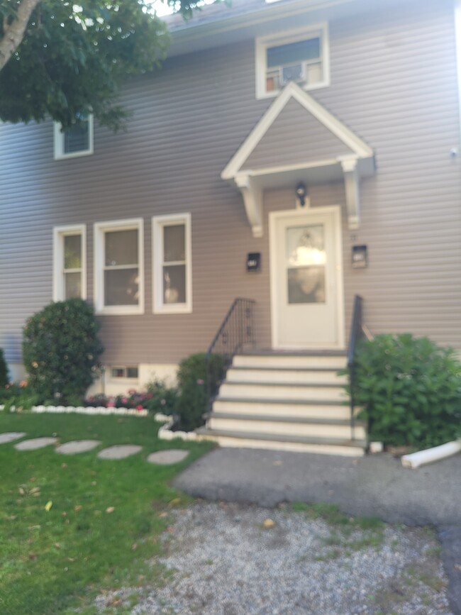Building Photo - 33 Valley Rd