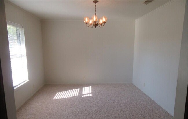 Building Photo - WHITESBORO TX 3/2/2 CHARMING HOME FOR LEASE!