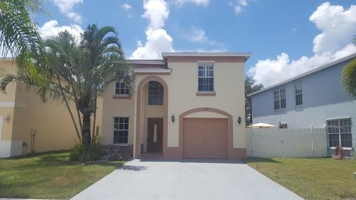 Foto principal - 4165 Pine Hollow Cir