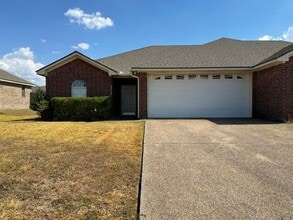 Building Photo - 3072 Clydesdale Way