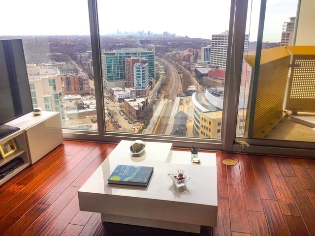 Foto del edificio - 1720 Maple Ave