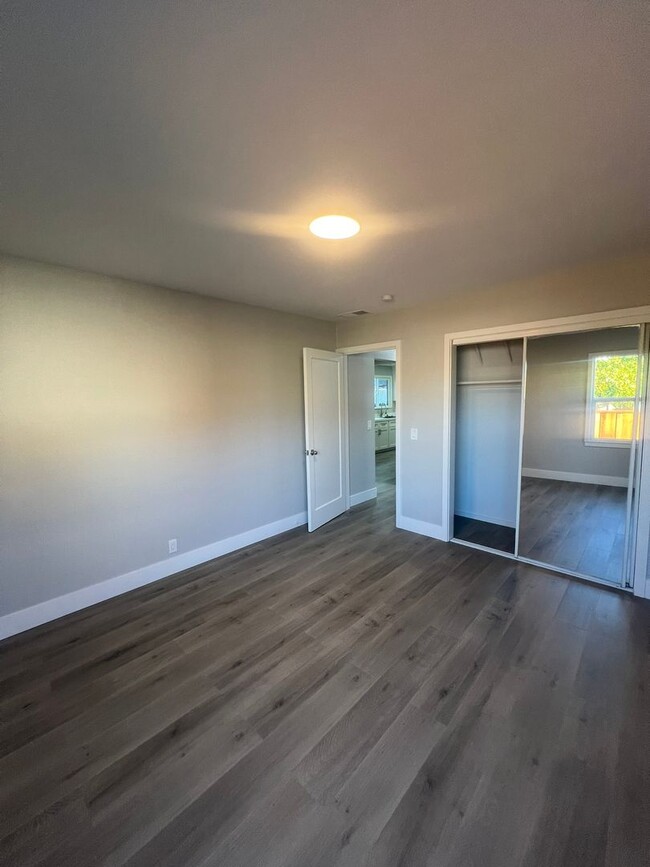 Building Photo - Newly Remodeled 2 Bedroom -Redwood City!