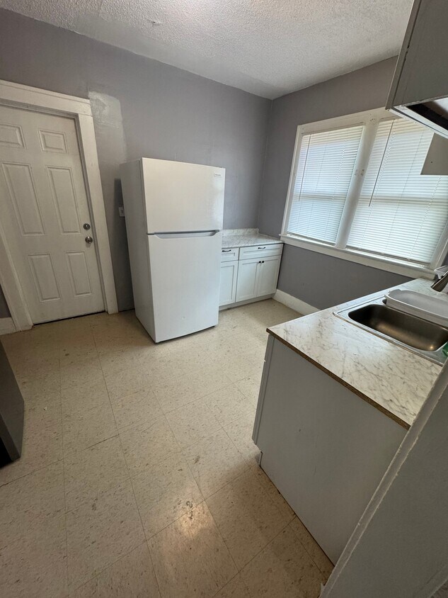 Building Photo - 11346 Belleterre Ave