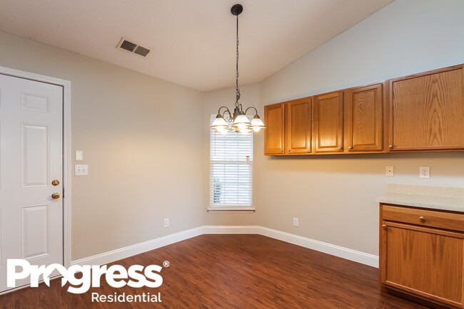 Building Photo - 1084 Meadowbrook Ln SW