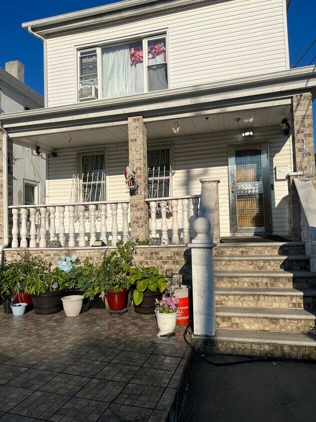 4722 Richardson Ave, The Bronx, NY 10470 House Rental in The Bronx