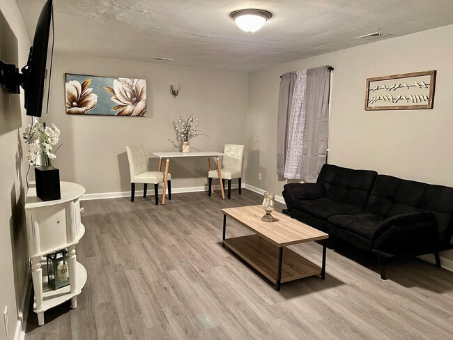 Building Photo - 1900 North Street - 2 furnished