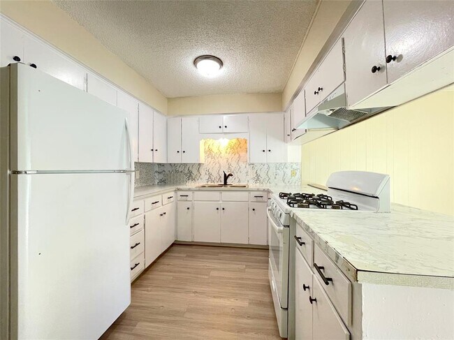 Foto del edificio - 902 N Meadows Dr
