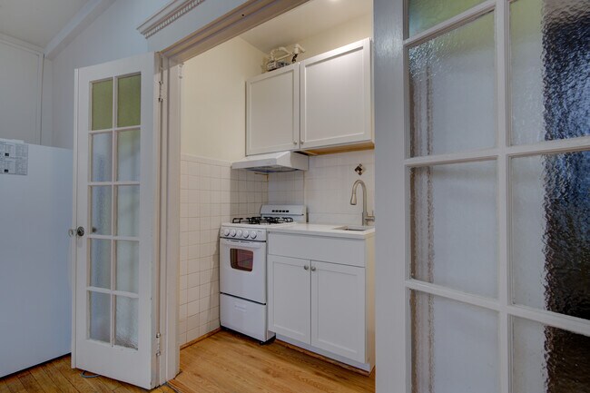 Building Photo - 8 Garrison St