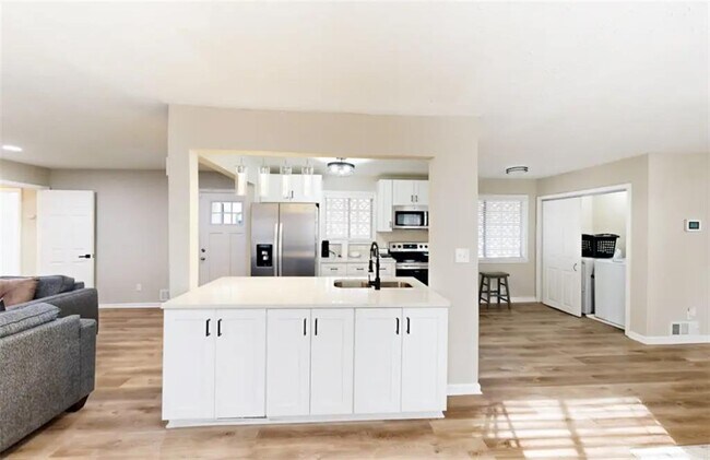 Building Photo - 5320 Orange Dr SW