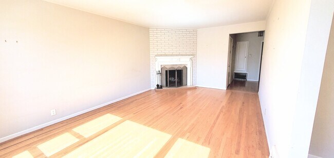 Living Room - 514 46th Ave