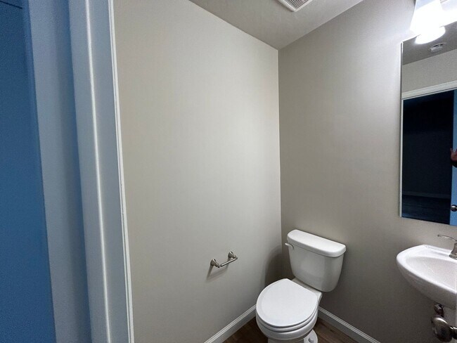 Building Photo - 3 Bedroom 3 Bathroom Home in Farmington Utah!