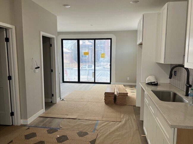 Building Photo - 226 E Schwarz St
