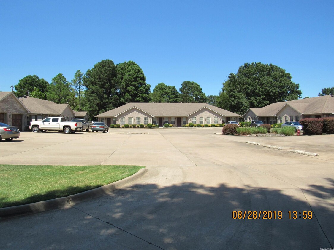 Primary Photo - 720 E German Ln