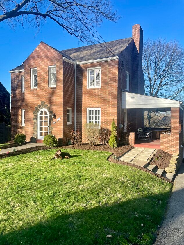 Primary Photo - 1070 Old Gate Rd