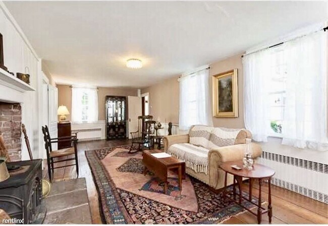Building Photo - 4 br, 2 bath House - 455 East St