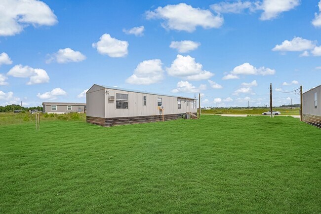 Foto del edificio - 349 Denson Reed Rd