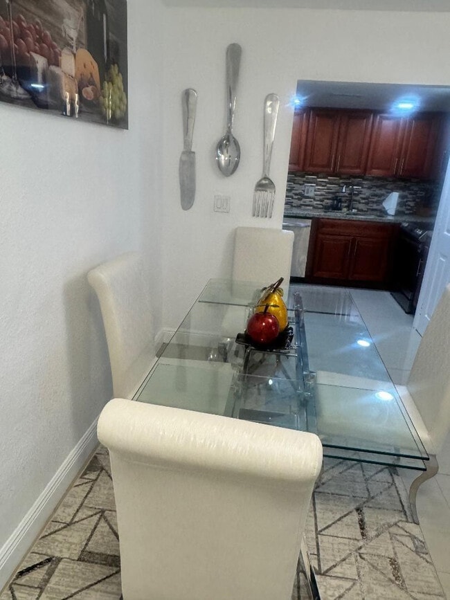 Foto del edificio - 4174 Inverrary Dr