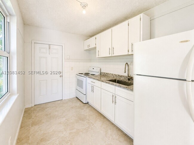 Foto del edificio - 2631 NW 6th St
