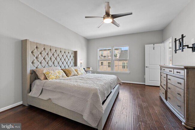 Foto del edificio - 4662 Hudson St